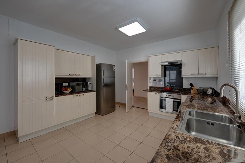 J5 Four Bedroom Villa Holiday Home In Al Wasl For Families Only 두바이 외부 사진