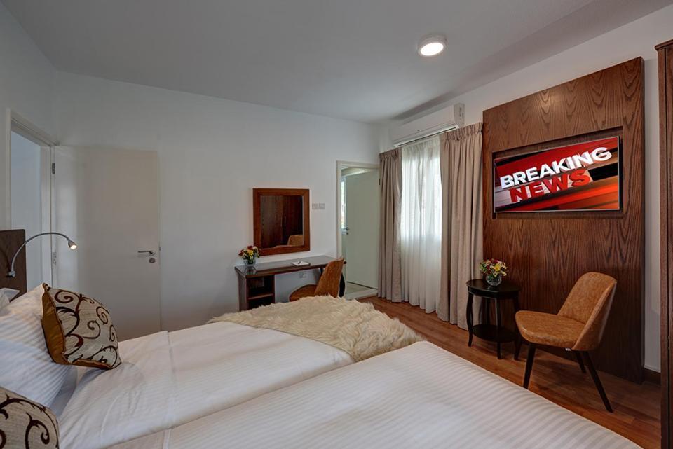 J5 Four Bedroom Villa Holiday Home In Al Wasl For Families Only 두바이 외부 사진