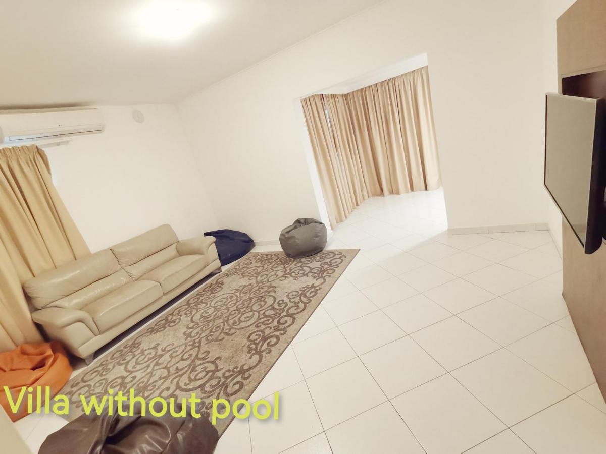J5 Four Bedroom Villa Holiday Home In Al Wasl For Families Only 두바이 외부 사진