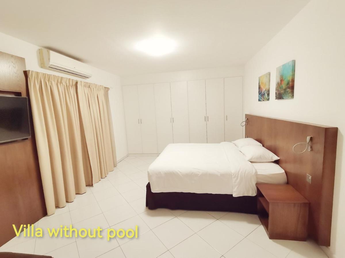 J5 Four Bedroom Villa Holiday Home In Al Wasl For Families Only 두바이 외부 사진