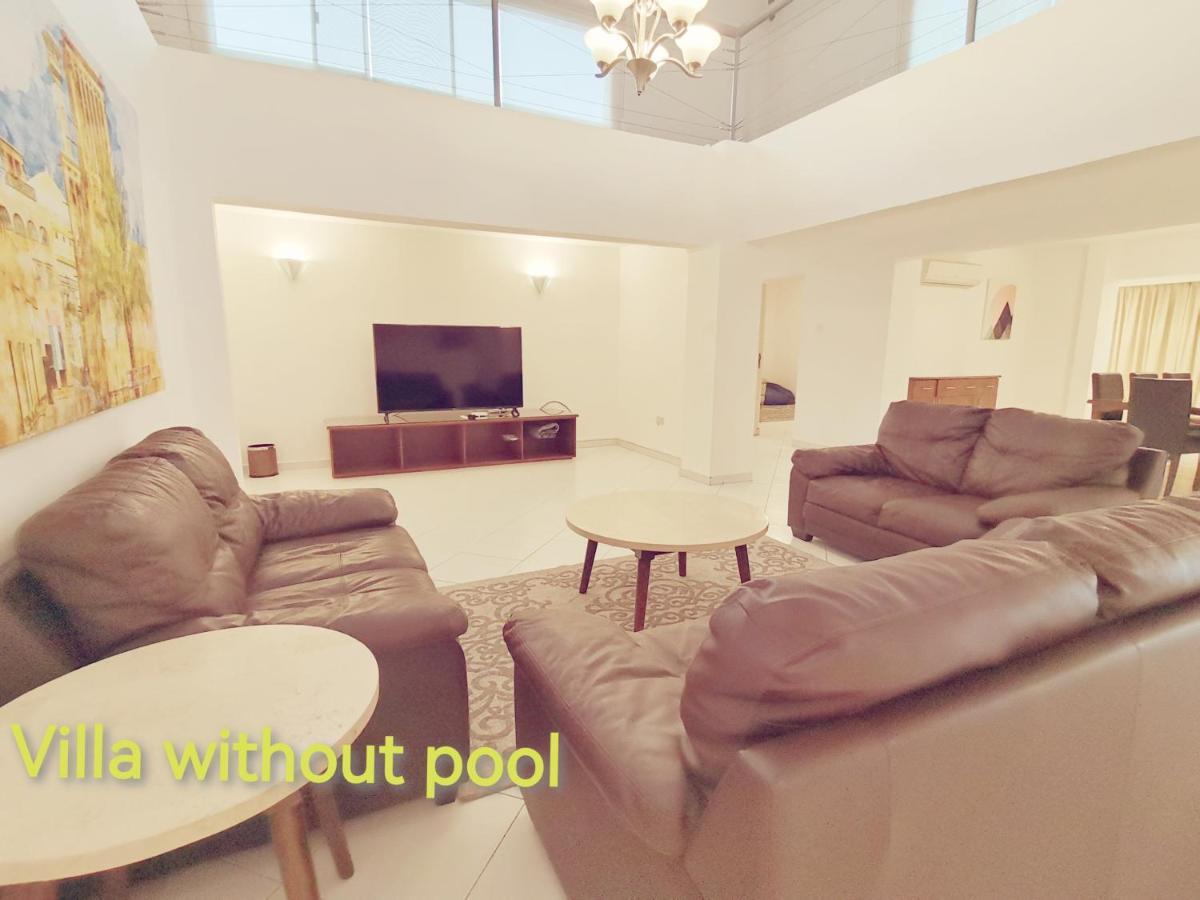 J5 Four Bedroom Villa Holiday Home In Al Wasl For Families Only 두바이 외부 사진