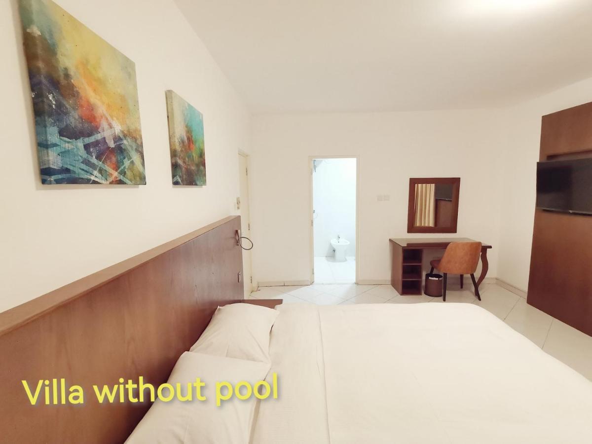 J5 Four Bedroom Villa Holiday Home In Al Wasl For Families Only 두바이 외부 사진