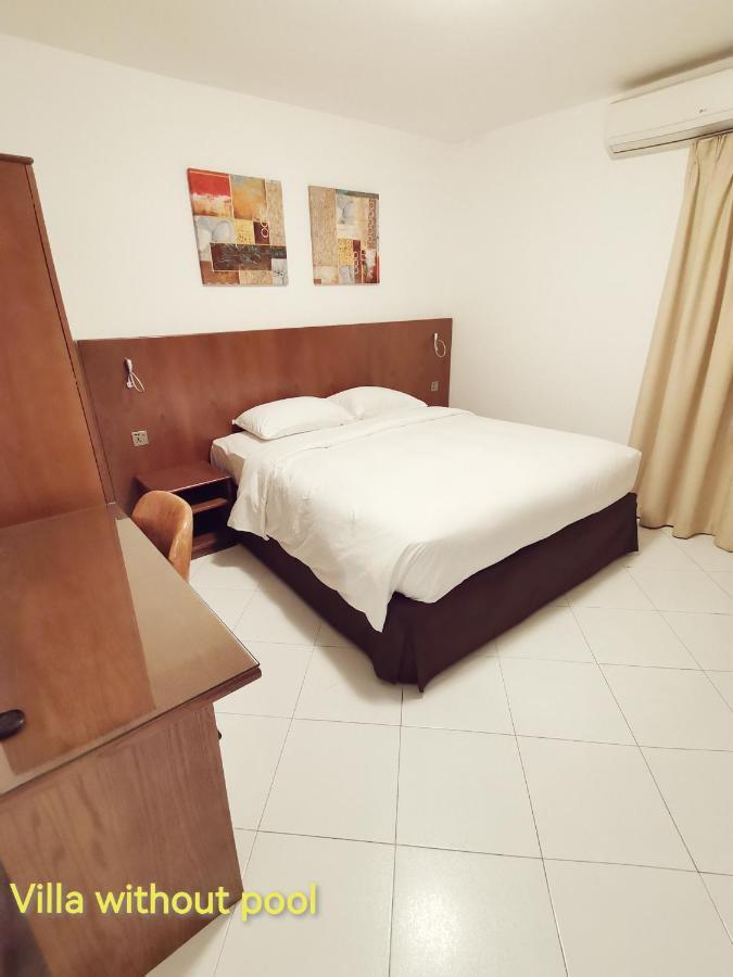 J5 Four Bedroom Villa Holiday Home In Al Wasl For Families Only 두바이 외부 사진