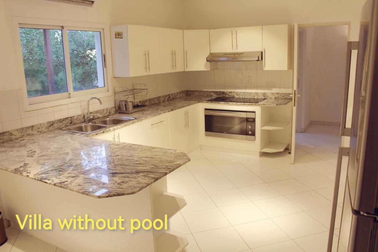 J5 Four Bedroom Villa Holiday Home In Al Wasl For Families Only 두바이 외부 사진